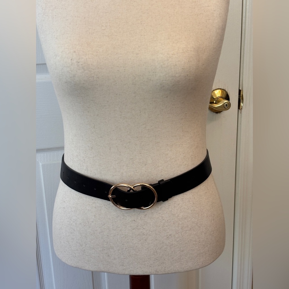 Elegant Black Leather Belt with Gold Buckle Women’s Medium/Large Wardrobe Basic